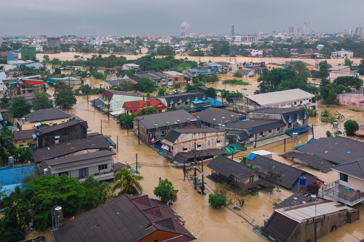 The number of flood victims in southern Thailand has risen to 33 people, according to the government - Photograph: AFP