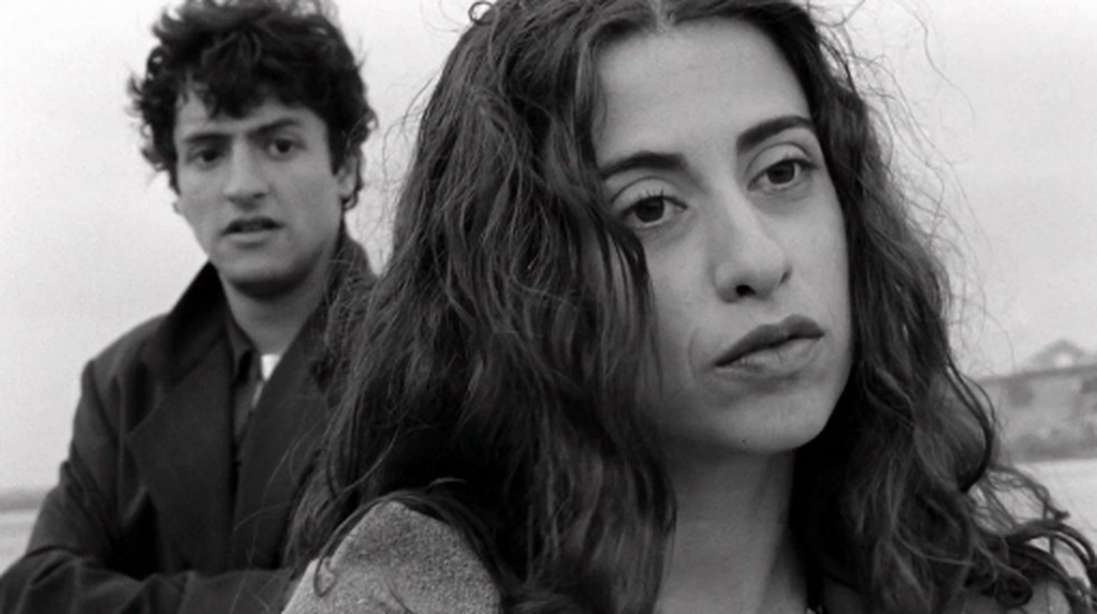 Fernanda Torres e Fernando Alves Pinto em cena de'Terra estrangeira' — Foto: Divulgação