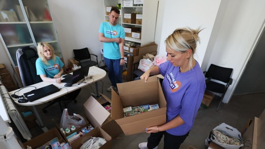 Em Moscou, voluntários russos organizam ajuda para milhares de deslocados por incursão ucraniana