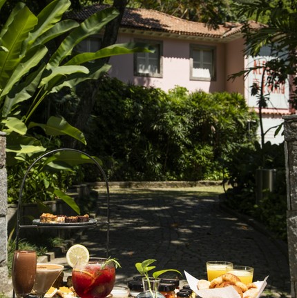 Café da manhã e chá da tarde servidos no Metiers, casa Roberto Marinho  — Foto: Guito Moreto