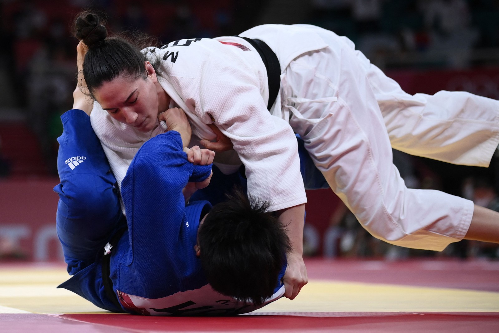 A judoca gaúcha Mayra Aguiar conquistou seu terceiro bronze em Jogos Olímpicos ao derrotar a coreana Hyunji Yoon na categoria até 78kg e se tornou a primeira mulher a faturar três medalhas em esportes individuais pelo BrasilAFP