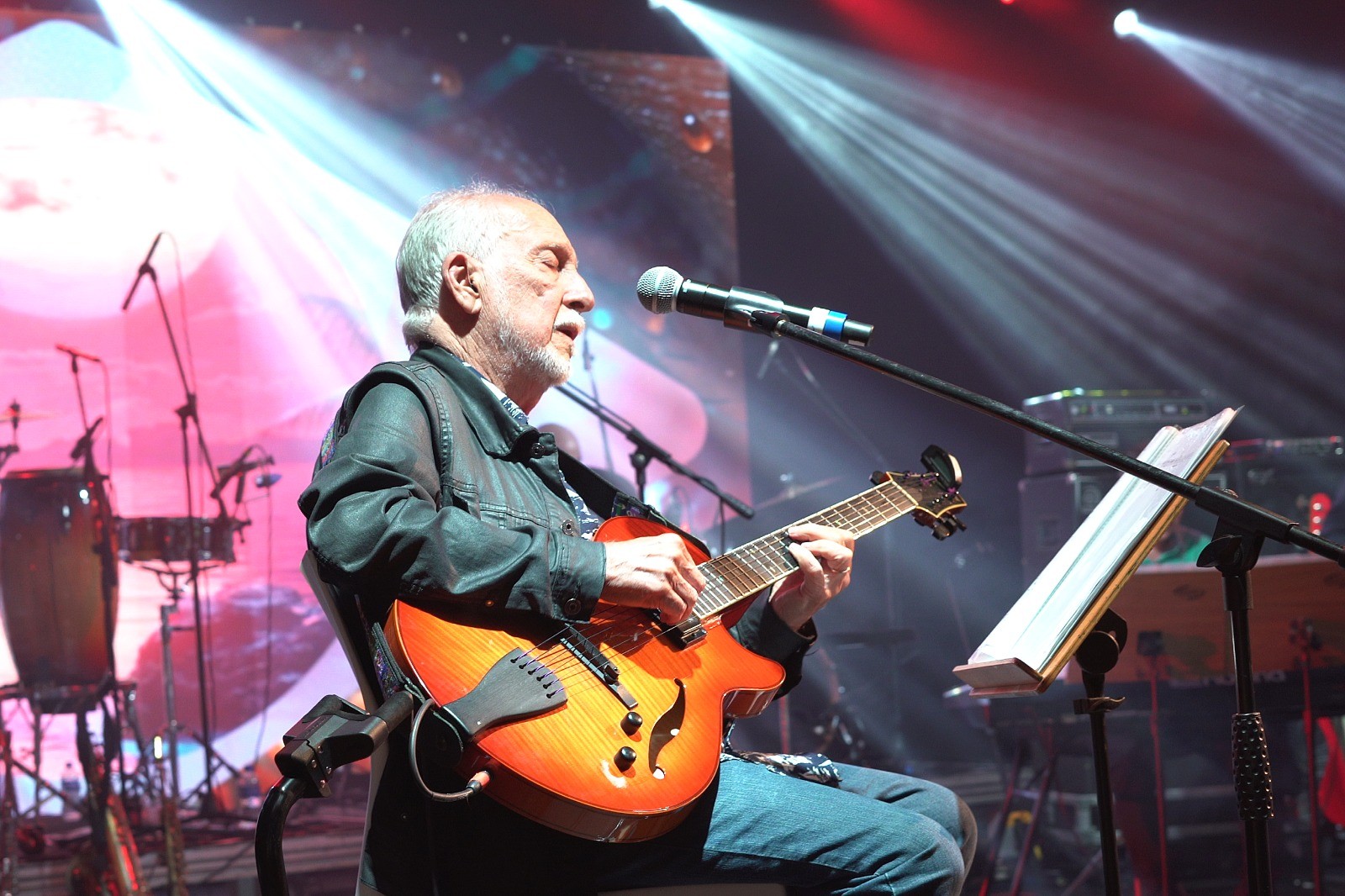 'Bobeamos, por que a gente não fez isso?': músico mais velho no Rock in Rio, Roberto Menescal celebra releituras da bossa nova feitas por jovens artistas - Foto