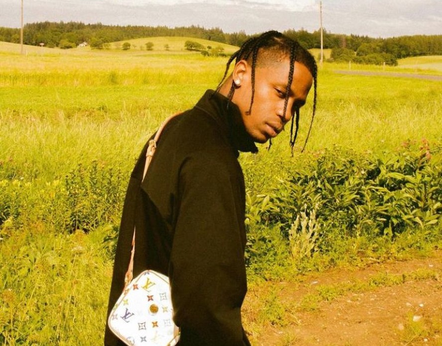 Rapper Travis Scott é vaiado após show de 20 minutos e atraso de uma ...