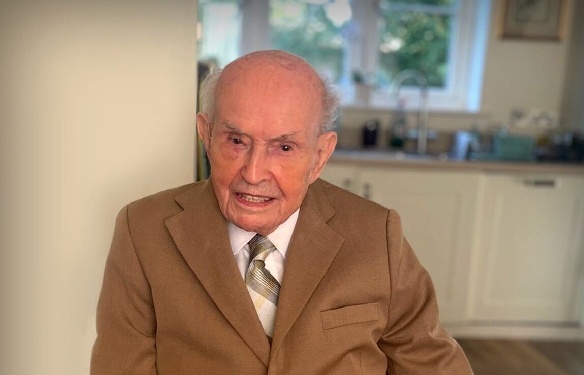 Morre o homem mais velho da Inglaterra, aos 109 anos; Aspinall viveu reinado de quatro monarcas
