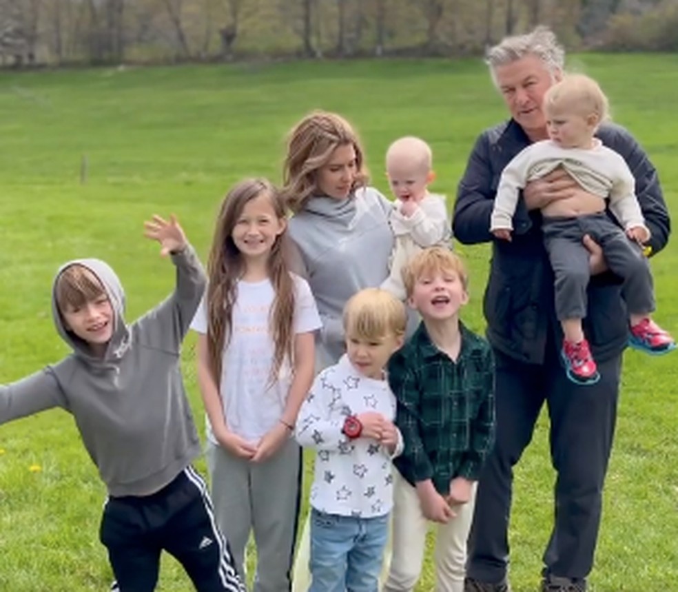 Mulher de Alec Baldwin mostra imagens de ultrassom do sétimo filho ...