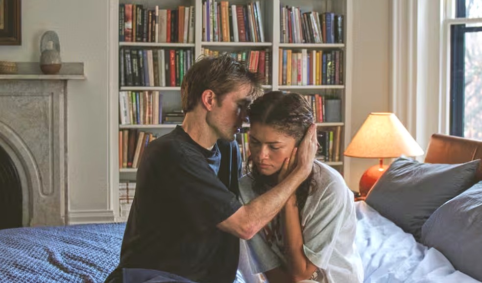 Robert Pattinson e Zendaya em'O drama' — Foto: Divulgação A24