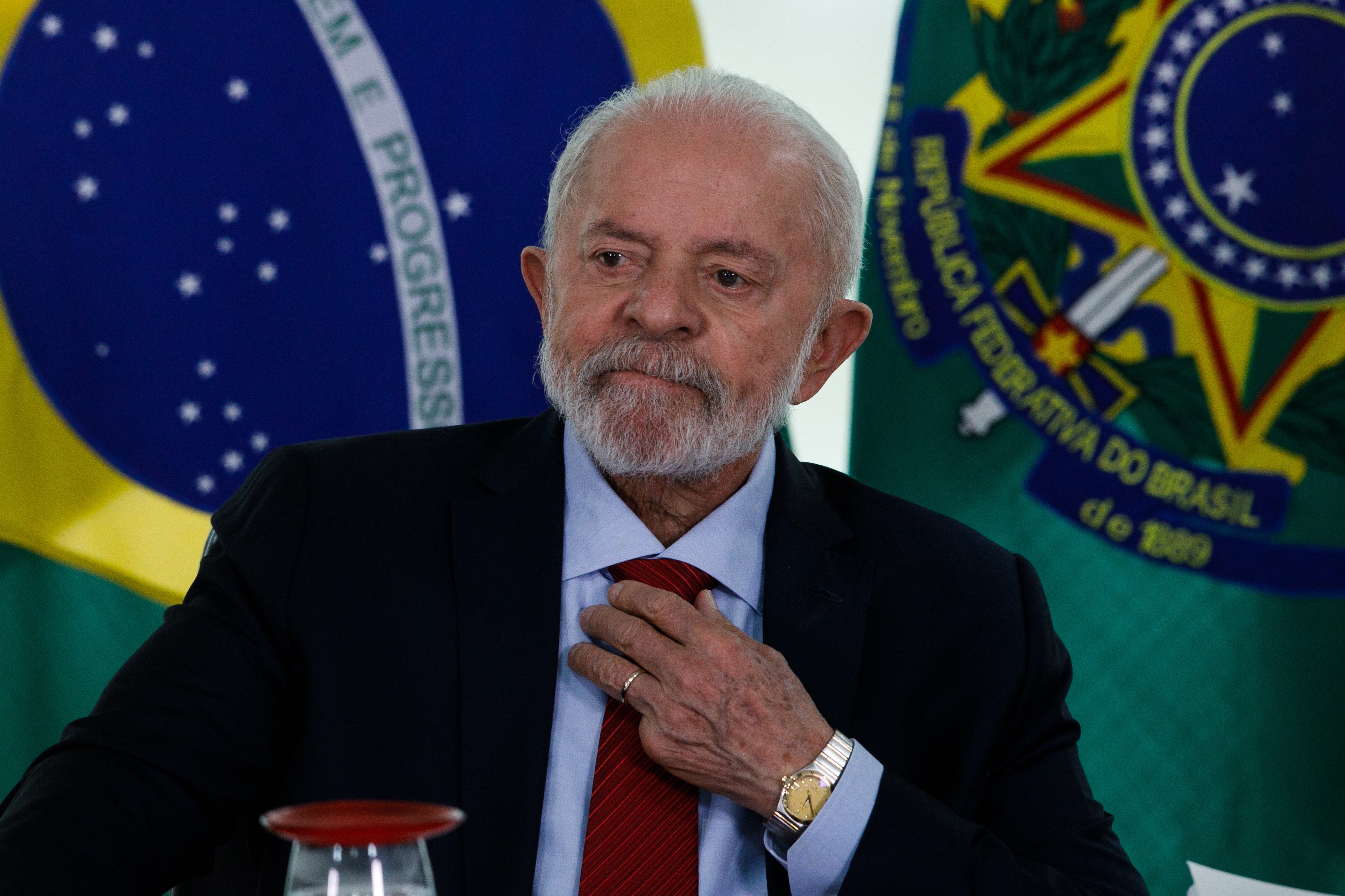 Lula acerta ao cumprimentar Trump e se diferencia de Bolsonaro