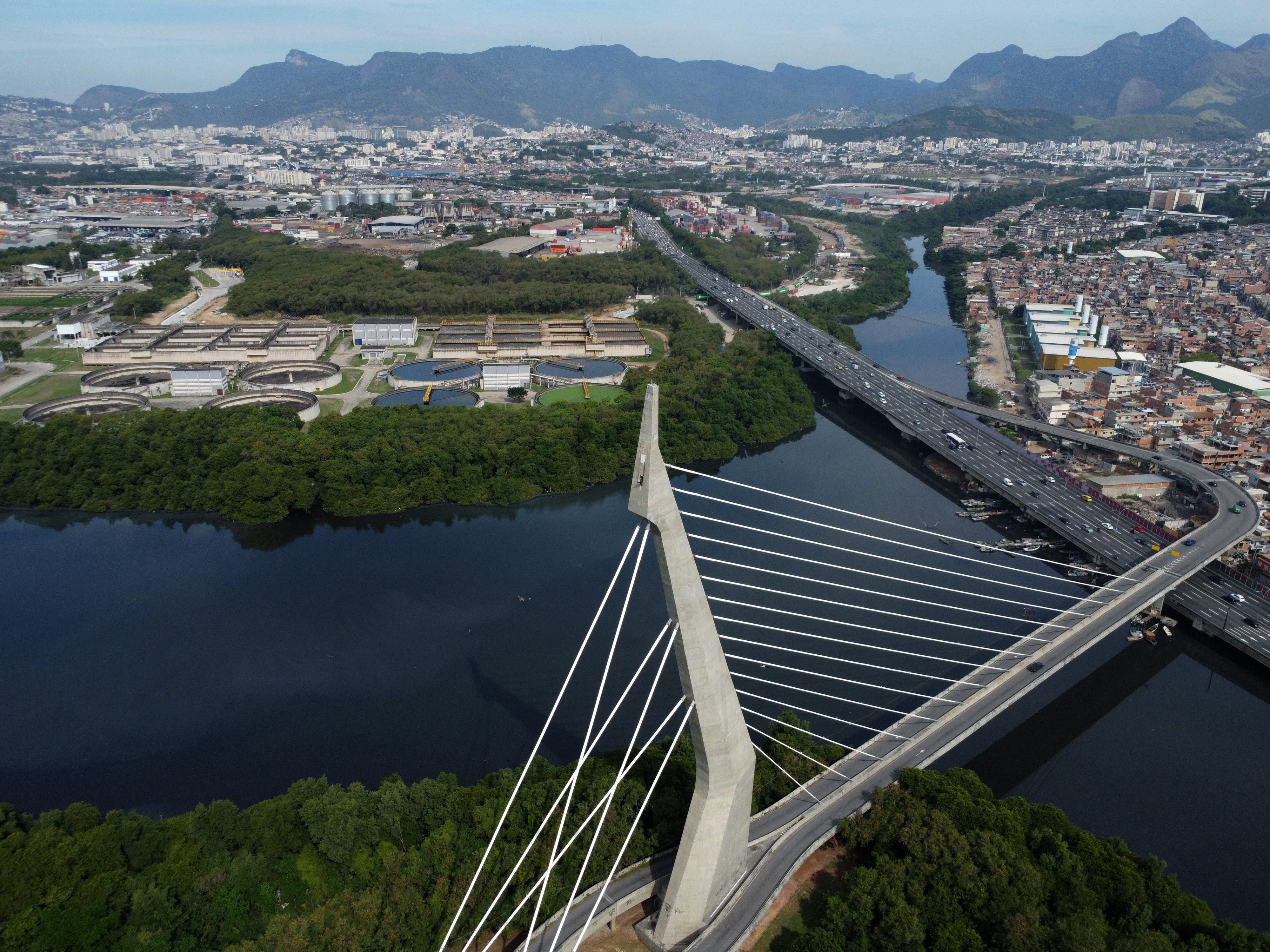 O estado é um só. A desconfiança, não