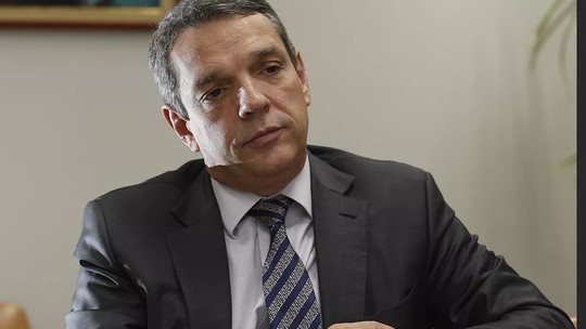 Paes de Andrade renuncia ao comando da Petrobras; diretor será interino 
