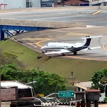 Pneu estoura e avião para rente a barranco do fim da pista do Aeroporto de Congonhas; voos estão suspensos. — Foto:  Foto Reprodução/Vídeo