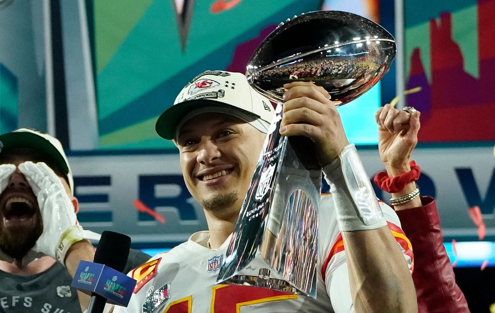 Dinastia? Mahomes e os Chiefs venceram duas das últimas quatro temporadas da NFL — Foto: TIMOTHY A. CLARY / AFP