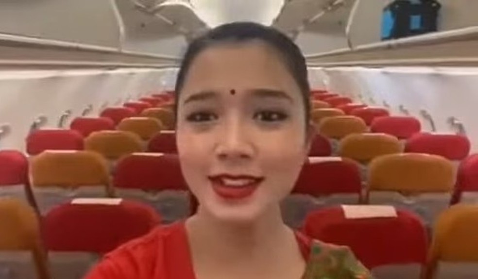 Além dos pilotos, foram identificados membros da tripulação de cabine, entre eles Nganthoi Sharma Kongbrailatpam — Foto: Reprodução