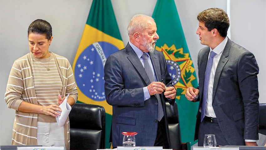 PT tenta conter crise com PSB após João Campos reagir à defe