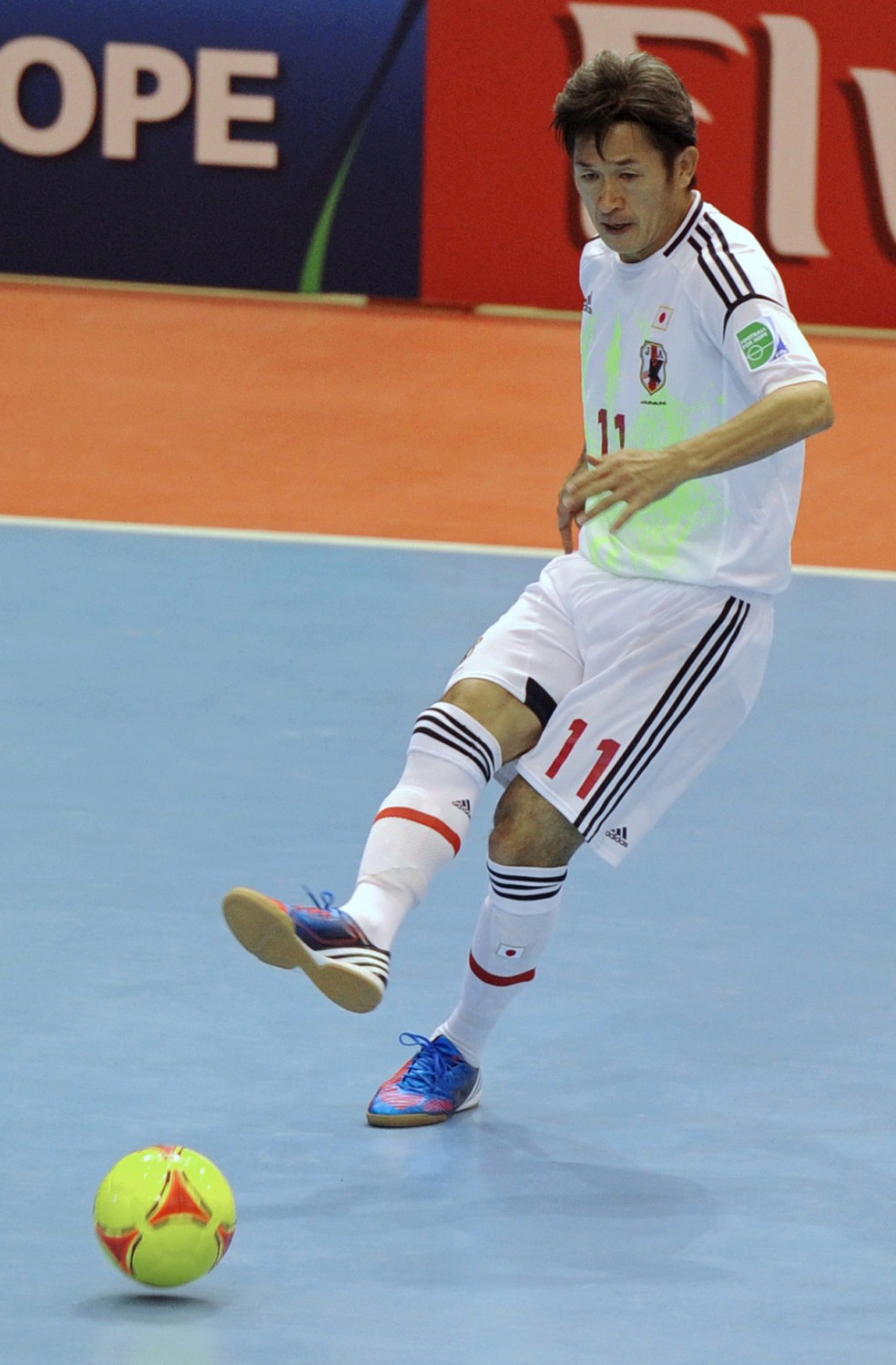 Kazu a Copa do Mundo de Futsal pelo Japão em 2012 — Foto: AFP PHOTO/ PORNCHAI KITTIWONGSAKUL