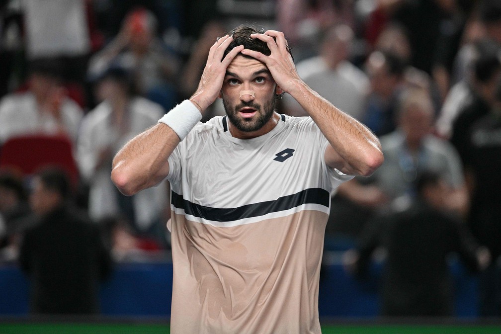 Valentin Vacherot venceu Novak Djokovic — Foto: Hector RETAMAL / AFP