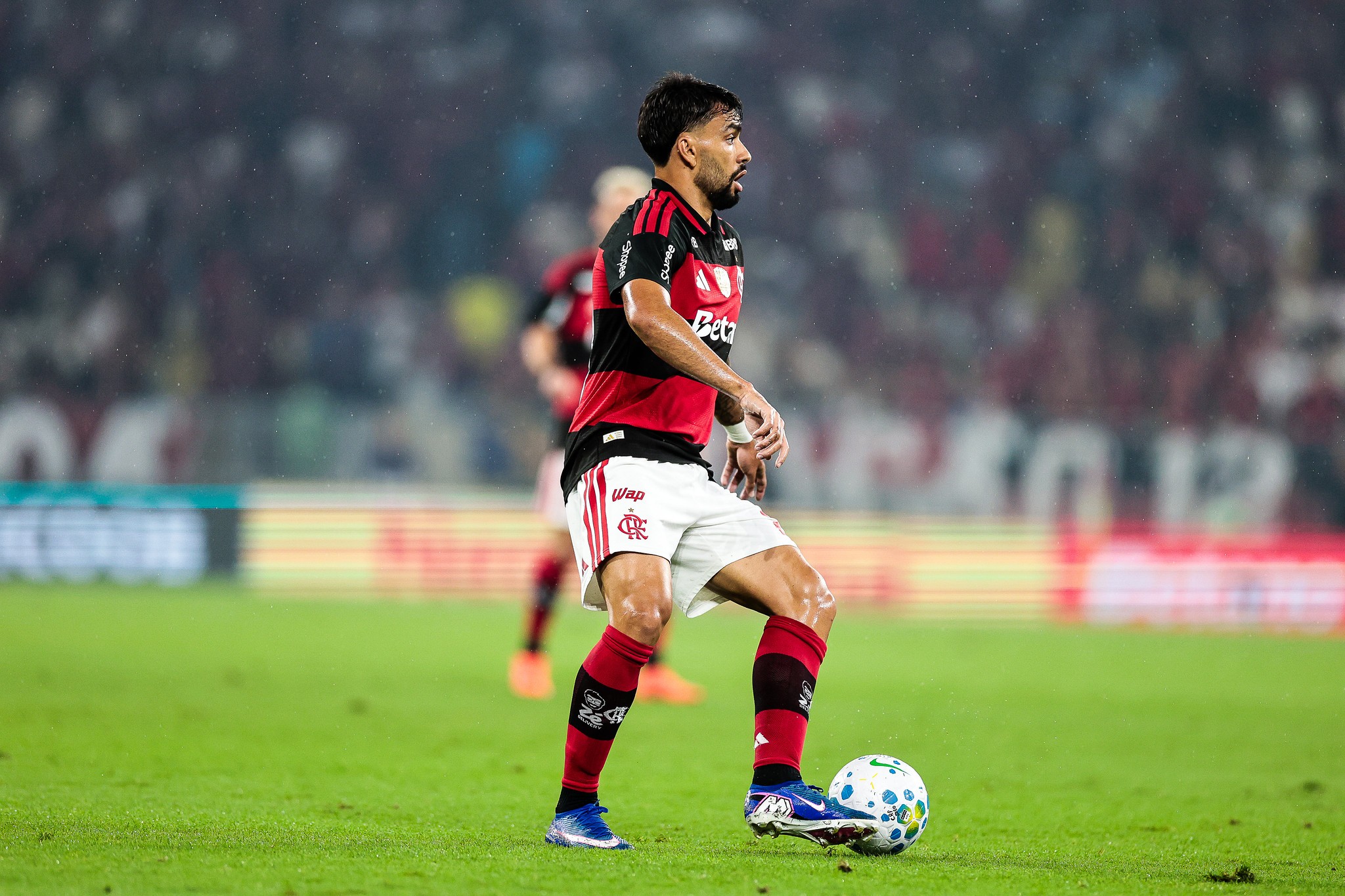 Flamengo confirma valores das compras de Paquet&aacute;, Vit&atilde;o e Andrew, e trio se aproxima de R$ 300 milh&otilde;es