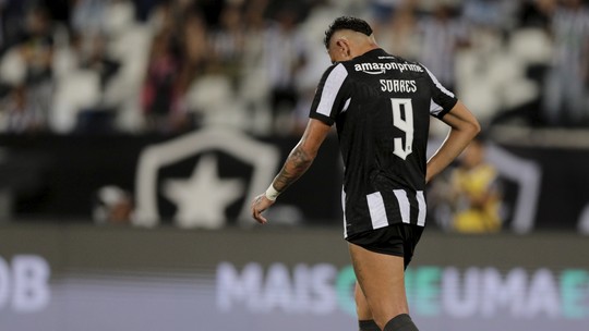 Botafogo estima ficar sem Tiquinho por mais de um mês 