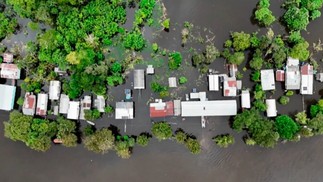 Imagens aéreas mostram resultados da cheia — Foto: Michel Dantas / AFP