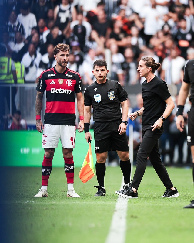 Flamengo precisará lidar com sensação de erro de planejamento após perder título para o Corinthians; análise