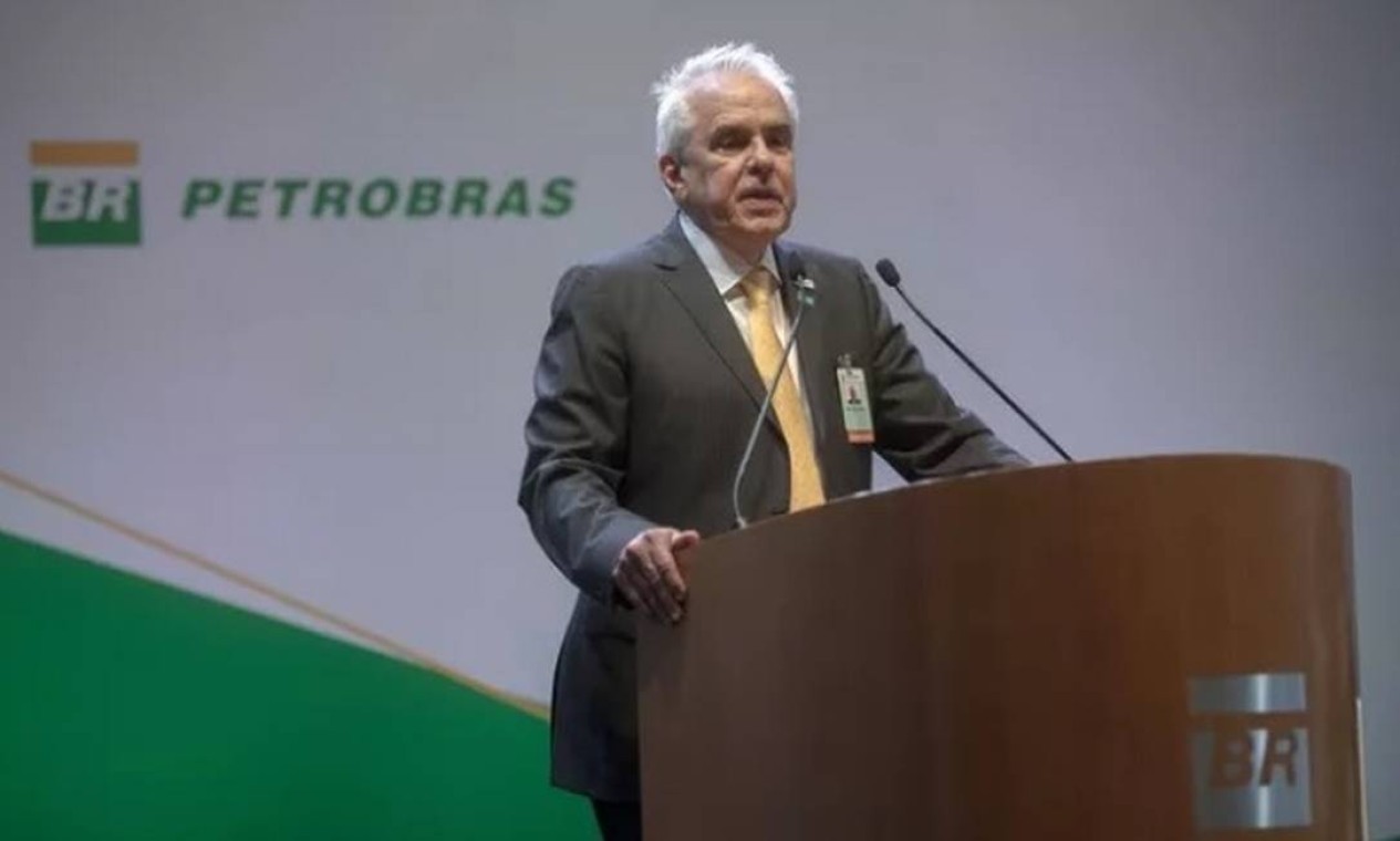 O presidente da Petrobras, Roberto Castello Branco, deixa o cargo no dia 20 de março, após desagradar a Bolsonaro com reajustes de combustíveis. Ele foi indicado por Guedes — Foto: AFP