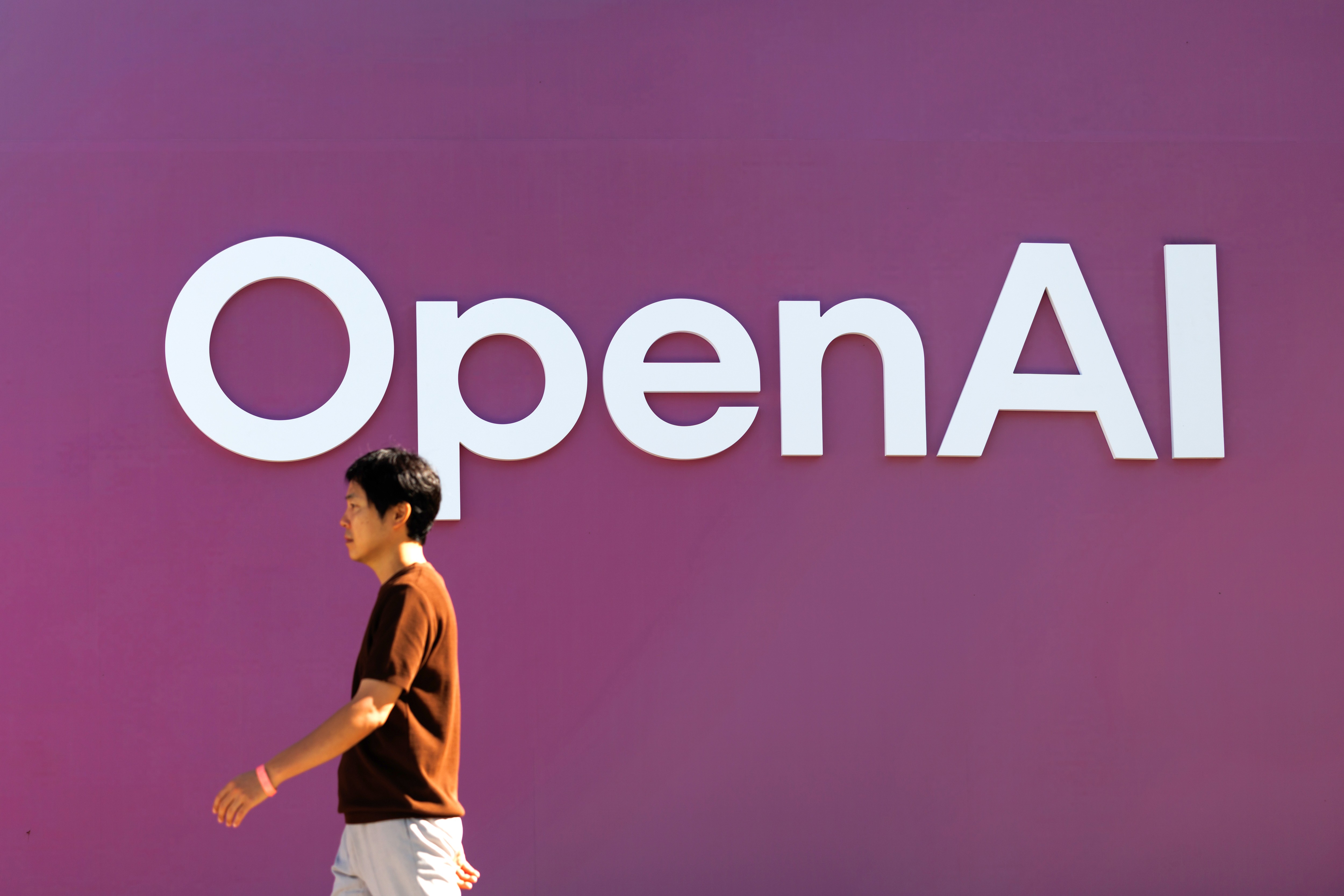 OpenAI, criadora do ChatGPT, não bate meta de usuários e vendas. Ações do setor despencam