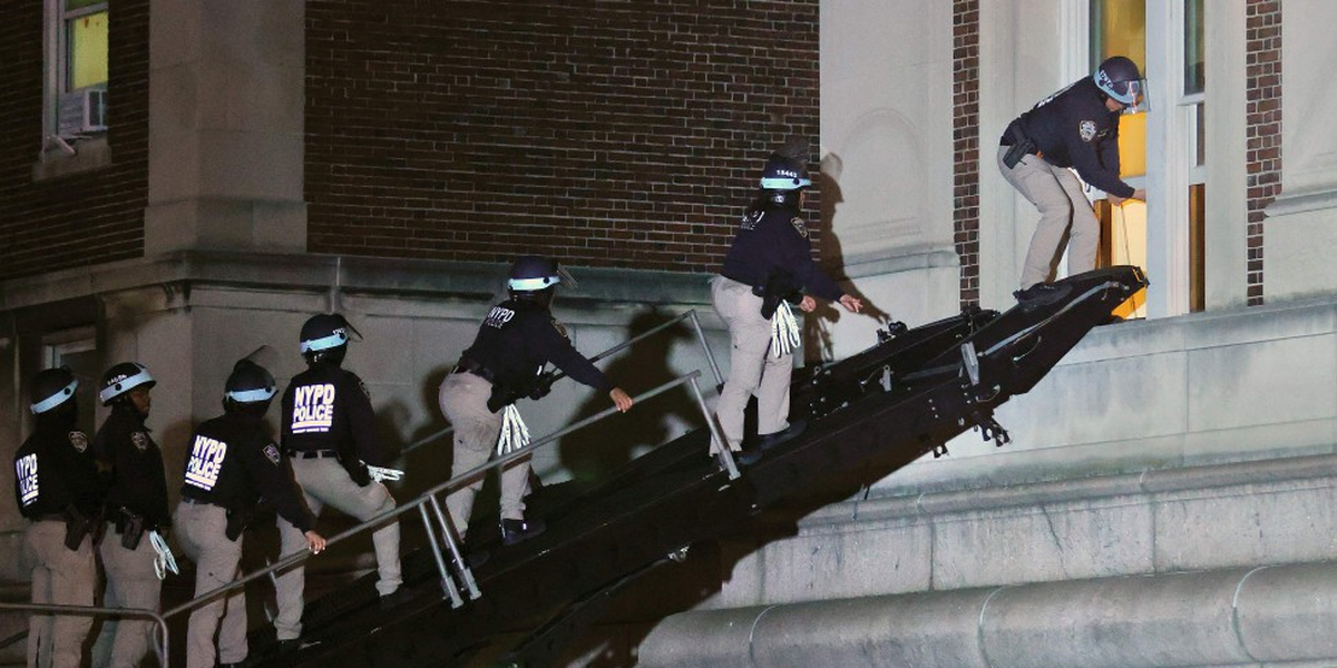 Polícia de NY entra na Universidade Columbia para retirar estudantes que ocupam prédio