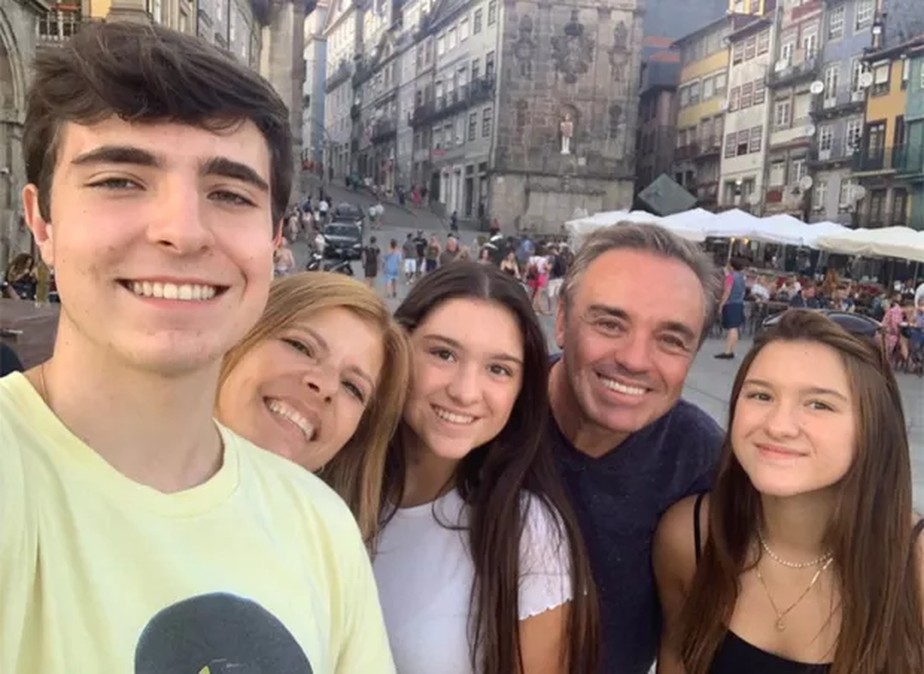 Gugu, Rose Miriam e os três filhos, Augusto, Sofia e Marina - Foto: Instagram