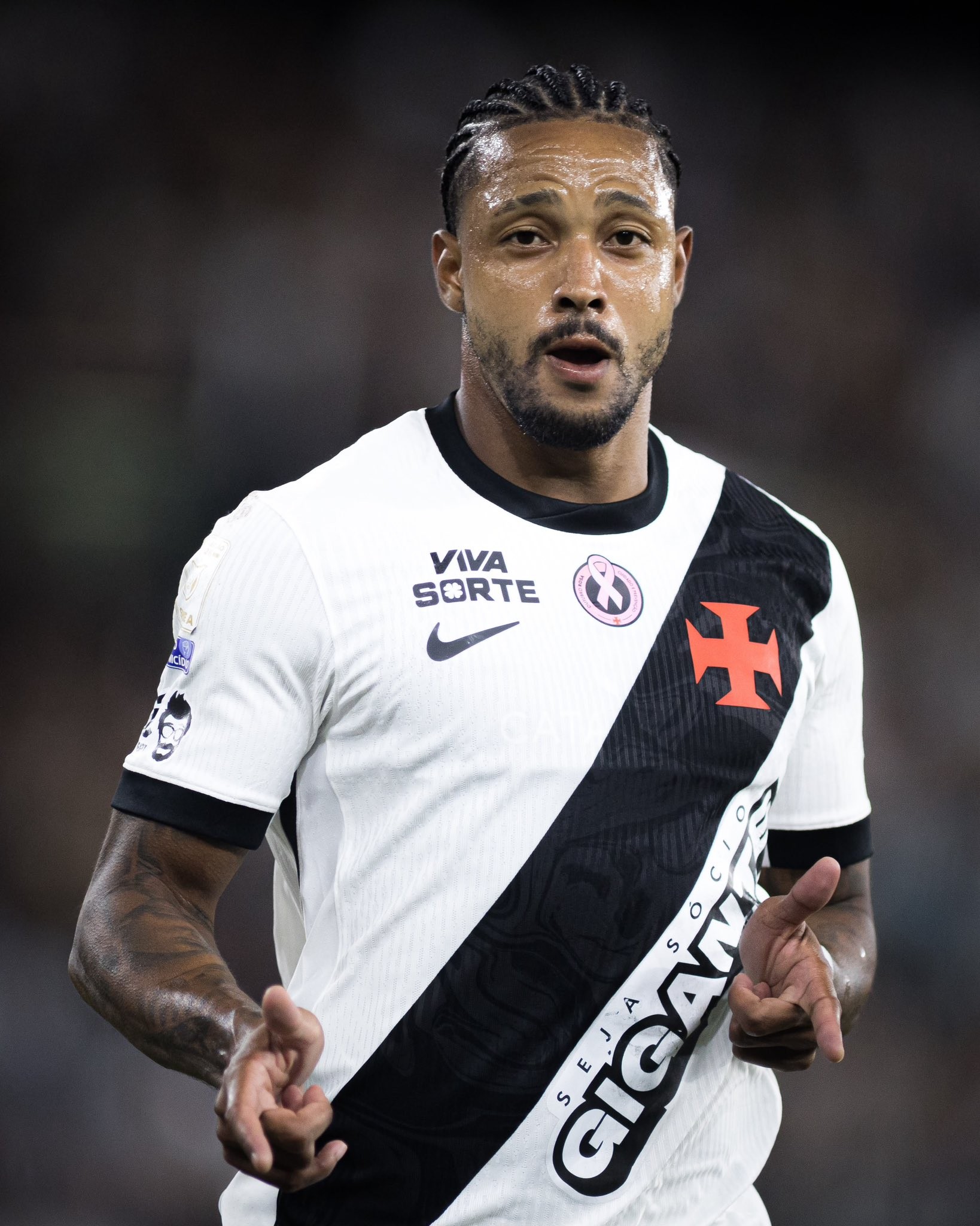 Análise: Vasco faz do Nilton Santos sua casa e vence o Botafogo com domínio em clássico
