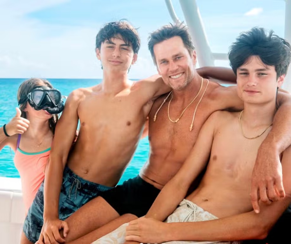 Tom Brady e os filhos, Vivian, Benjamin e Jack — Foto: Reprodução/Instagram