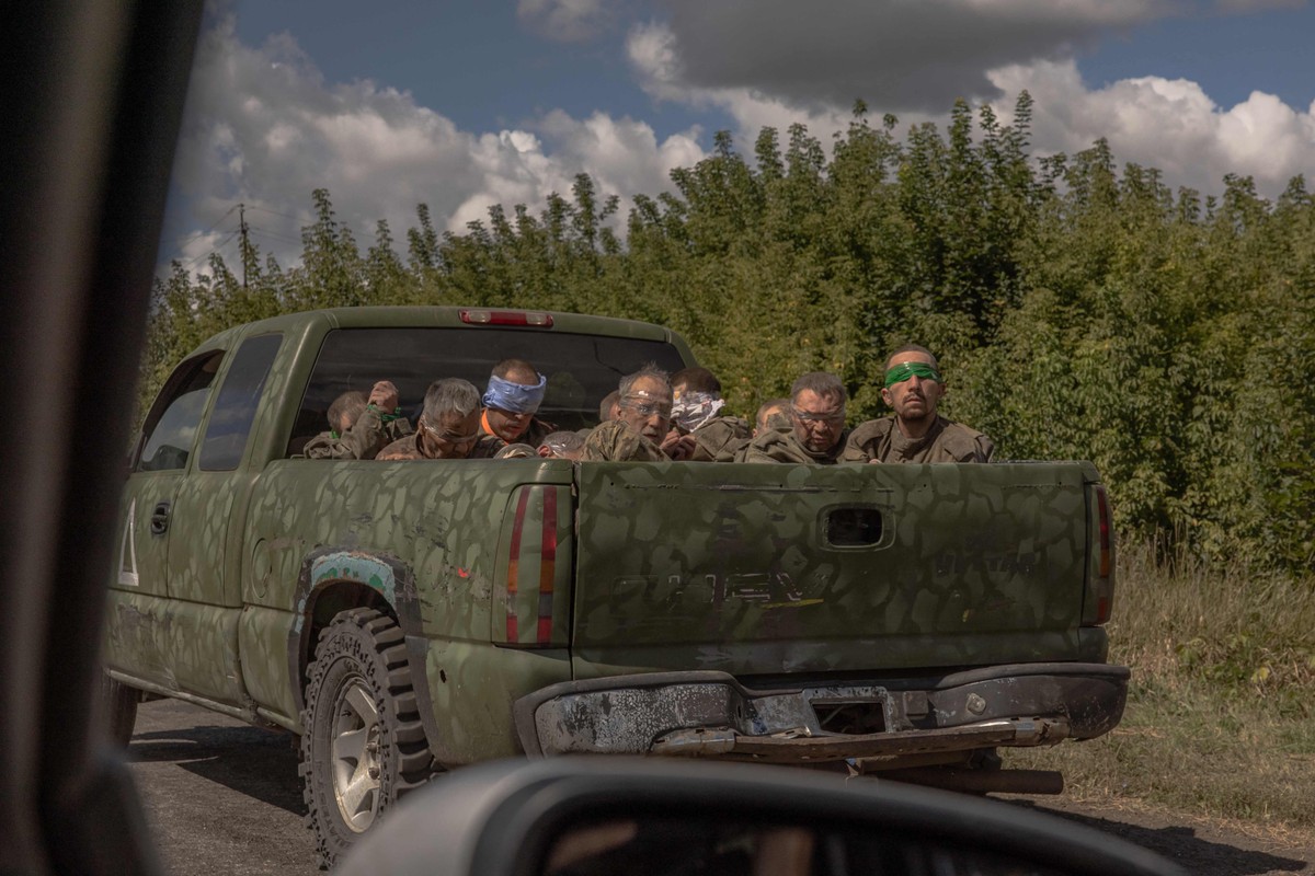Rússia e Ucrânia trocam mais de 240 prisioneiros de guerra