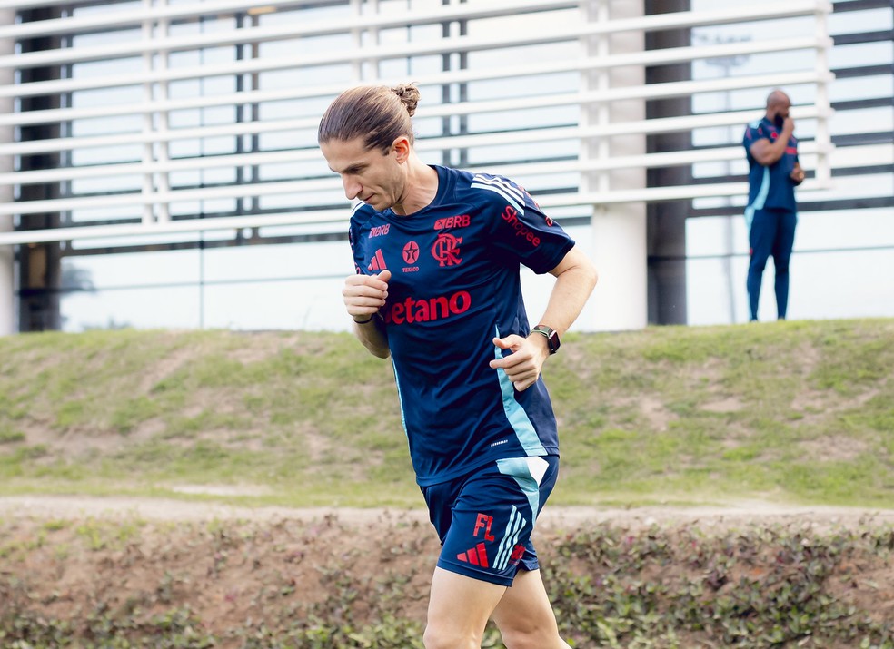 Filipe Luís em treino do Flamengo — Foto: Adriano Fontes/Flamengo