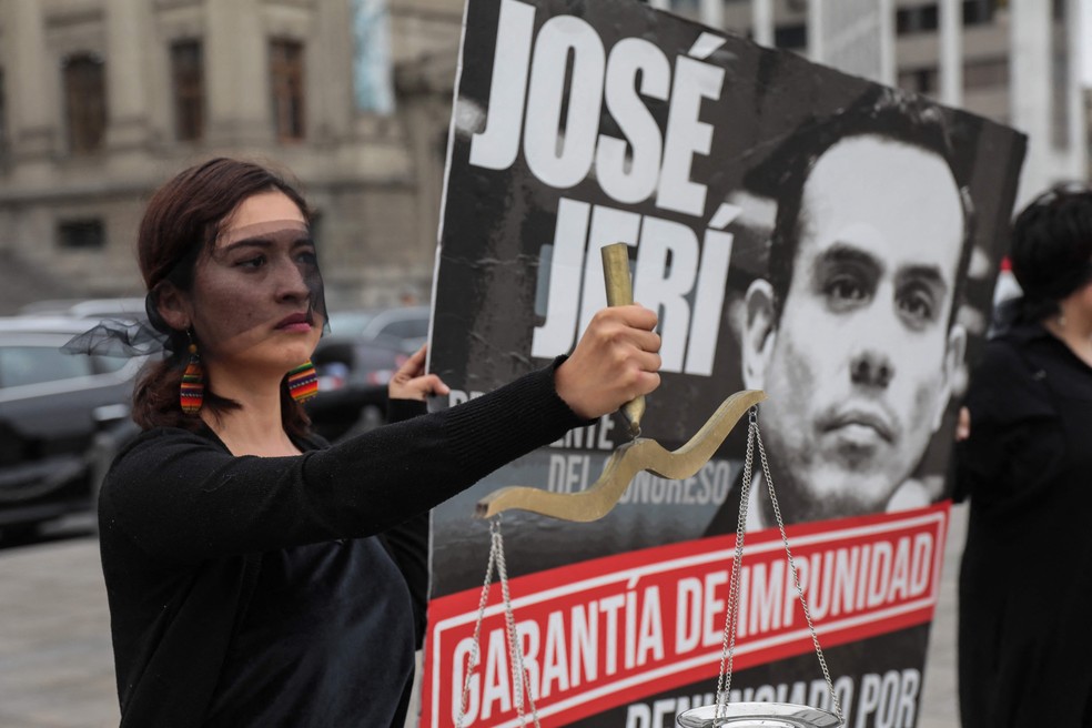 Presidente interino José Jerí já virou alvo dos manifestantes no Peru — Foto: Connie France/AFP