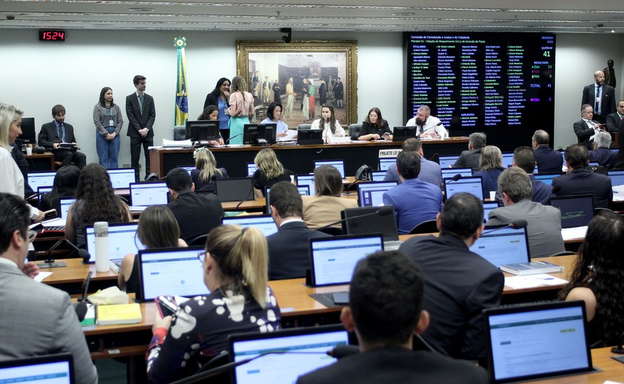 CCJ da Câmara vota PEC que trata de Previdência