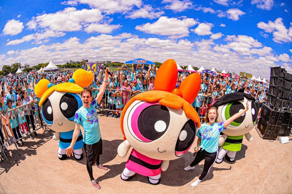 Corrida Cartoon, com arena especial e personagens da Cartoon, como as Meninas Superpoderosas, Ben 10, Pernalonga e sua turma — Foto: Divulgação