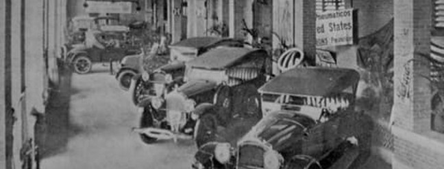 Exposiçoão automobilística realizada no edifício na década de 20 — Foto: Acervo Museu Catavento
