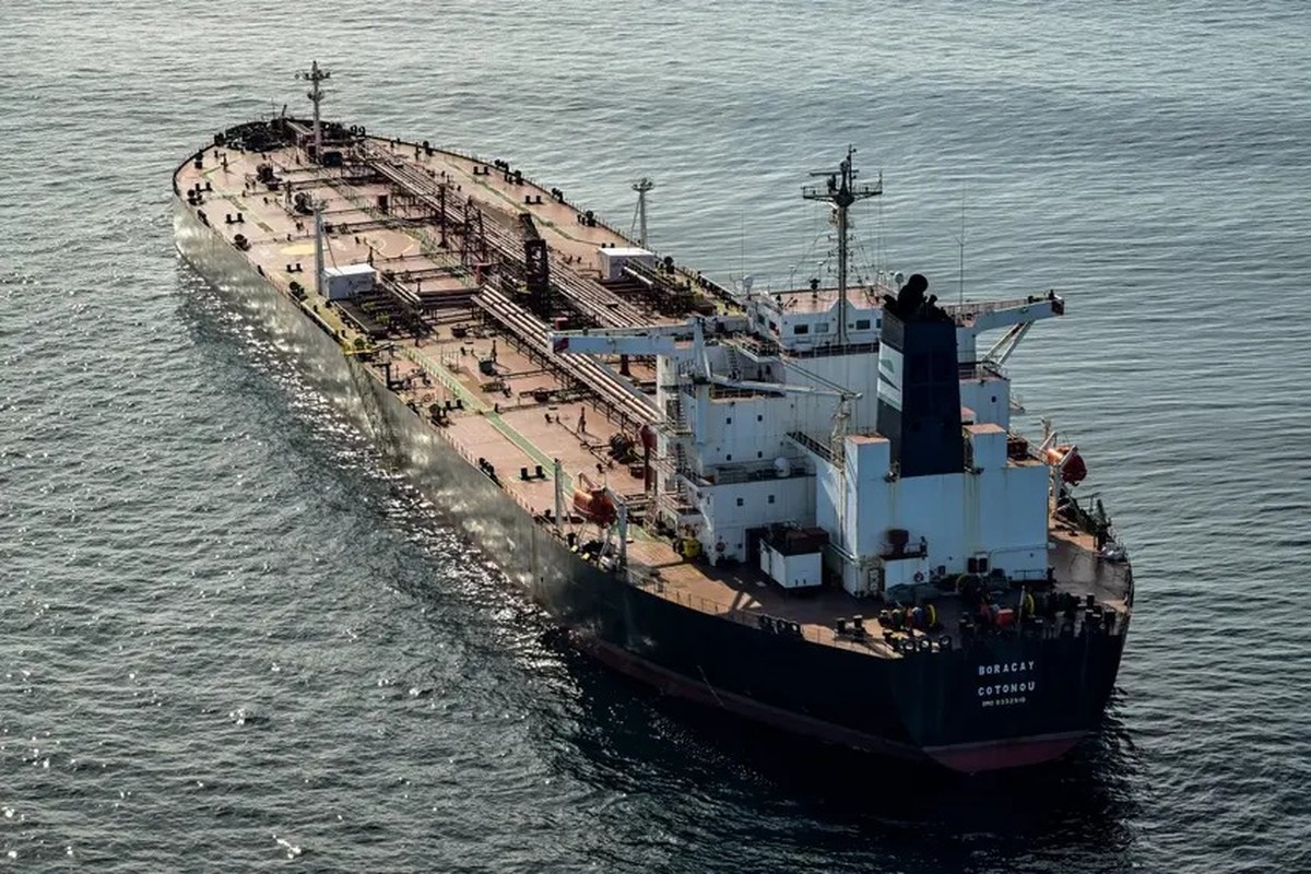 EUA planejam apreender e afundar petroleiro ligado à Venezuela que opera sob bandeira da Rússia, diz emissora americana