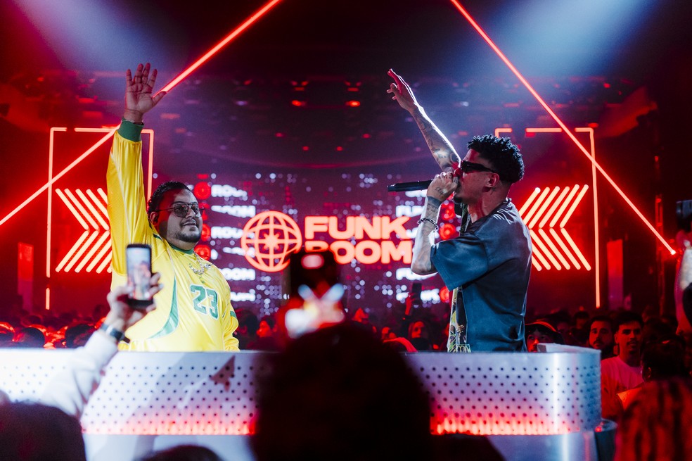 Na Funk Room, DJ Matheus Alves e MC Maneirinho — Foto: Divulgação / Luis Felipe Gomes