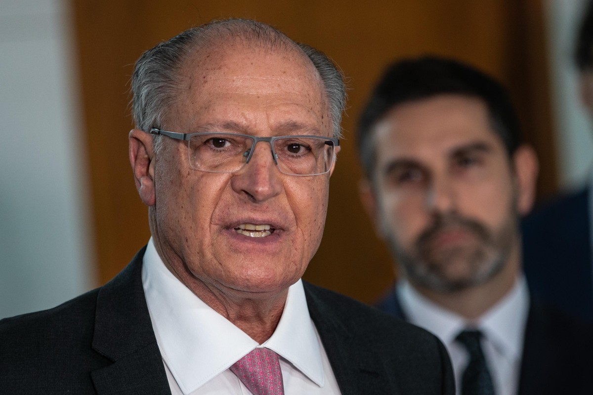 Operação contra Bolsonaro 'não pode e não deve' afetar negociações de tarifaço de Trump, diz Alckmin