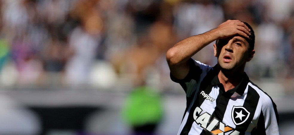 Montillo teve maior frustração da carreira no Botafogo, em 2017 — Foto: Marcelo Theobald / Agência O Globo