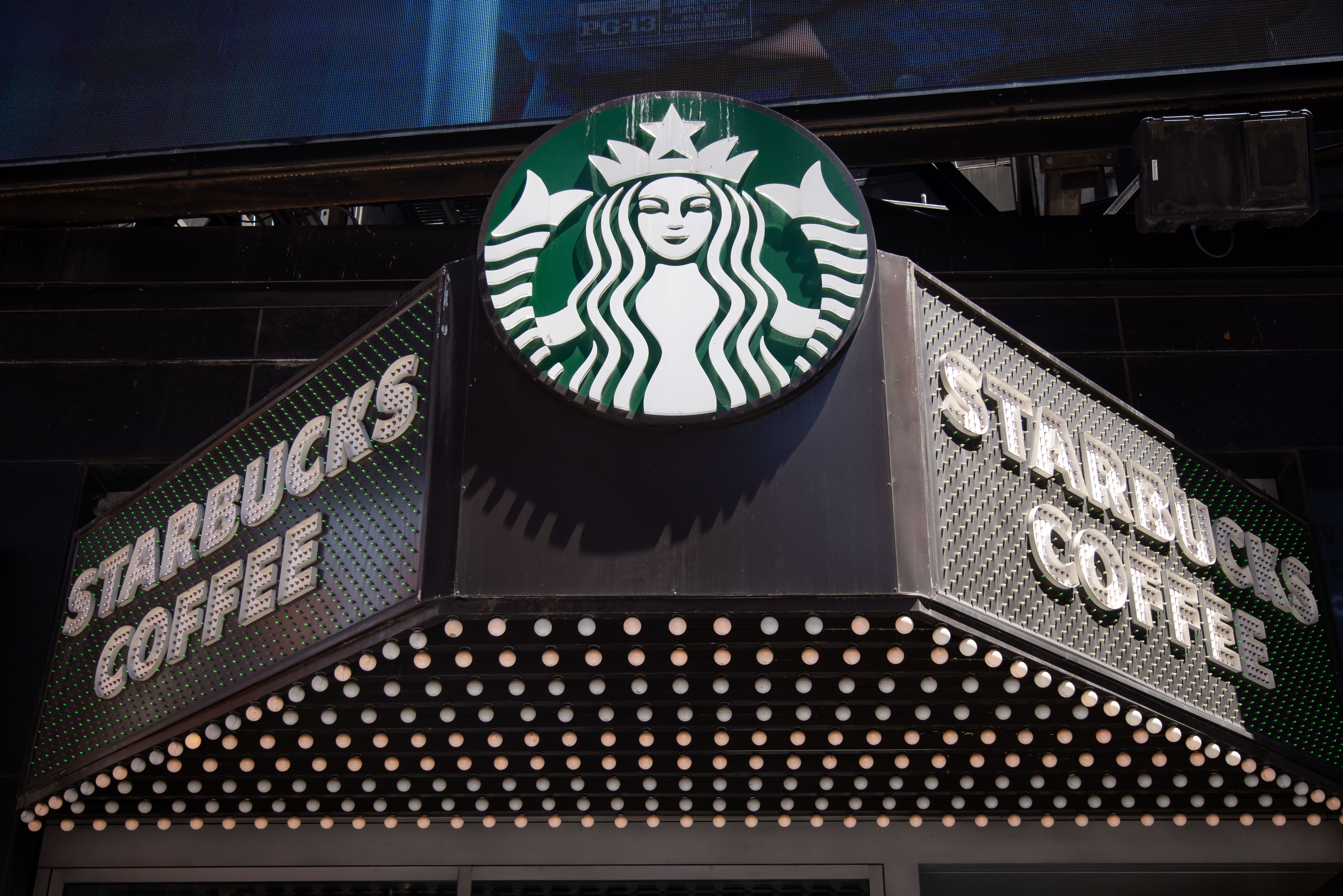 Starbucks pretende investir US$ 1 bi em reformas de lojas e fazer com que clientes fiquem por mais tempo