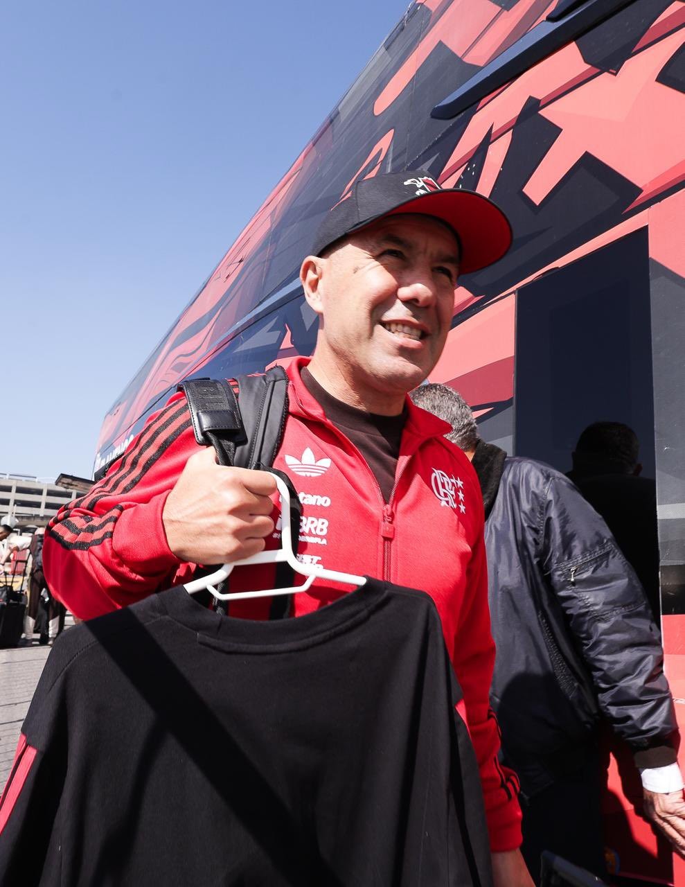 Flamengo embarca para período de duas semanas de intertemporada em Portugal
