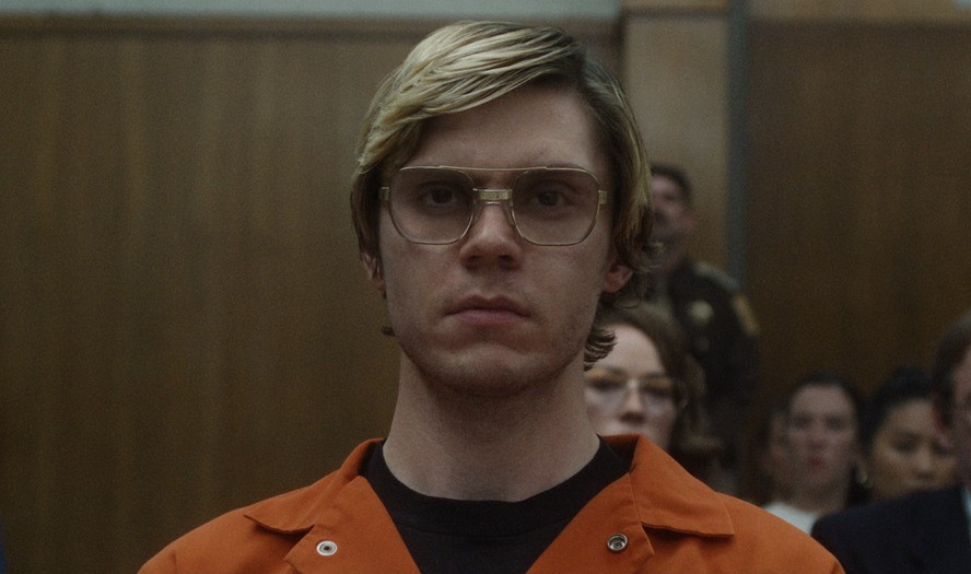 Conheça os requintes de crueldade do canibal Jeffrey Dahmer, interpretado  em série por Evan Peters