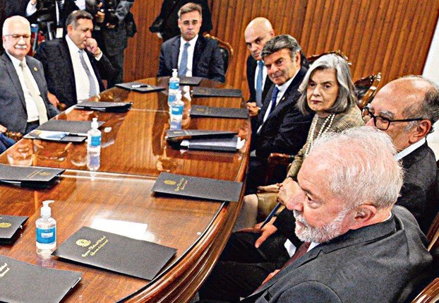 Governo busca se afastar do STF para evitar desgaste em caso Master