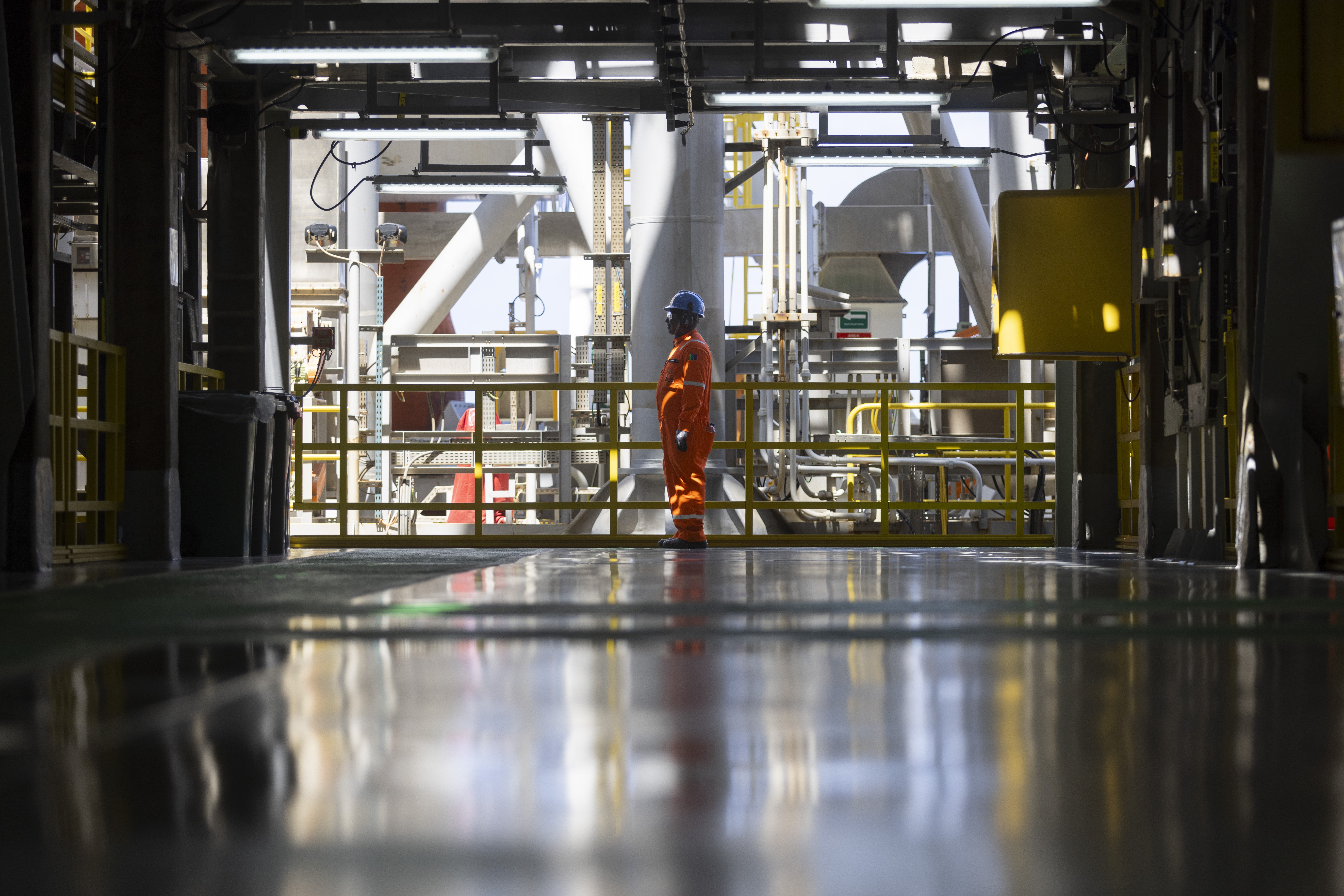 Recorde na produção do petróleo não evita perda de fôlego da indústria de transformação. Entenda - QTU Questões do Universo