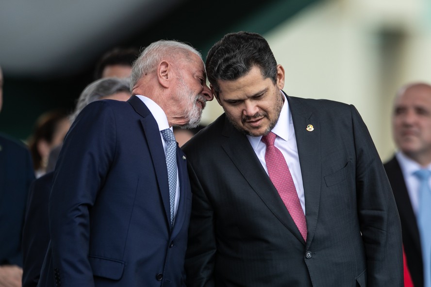 Lula recebe Alcolumbre e presidente da Telebras para discutir nomeação para o Ministério das Comunicações