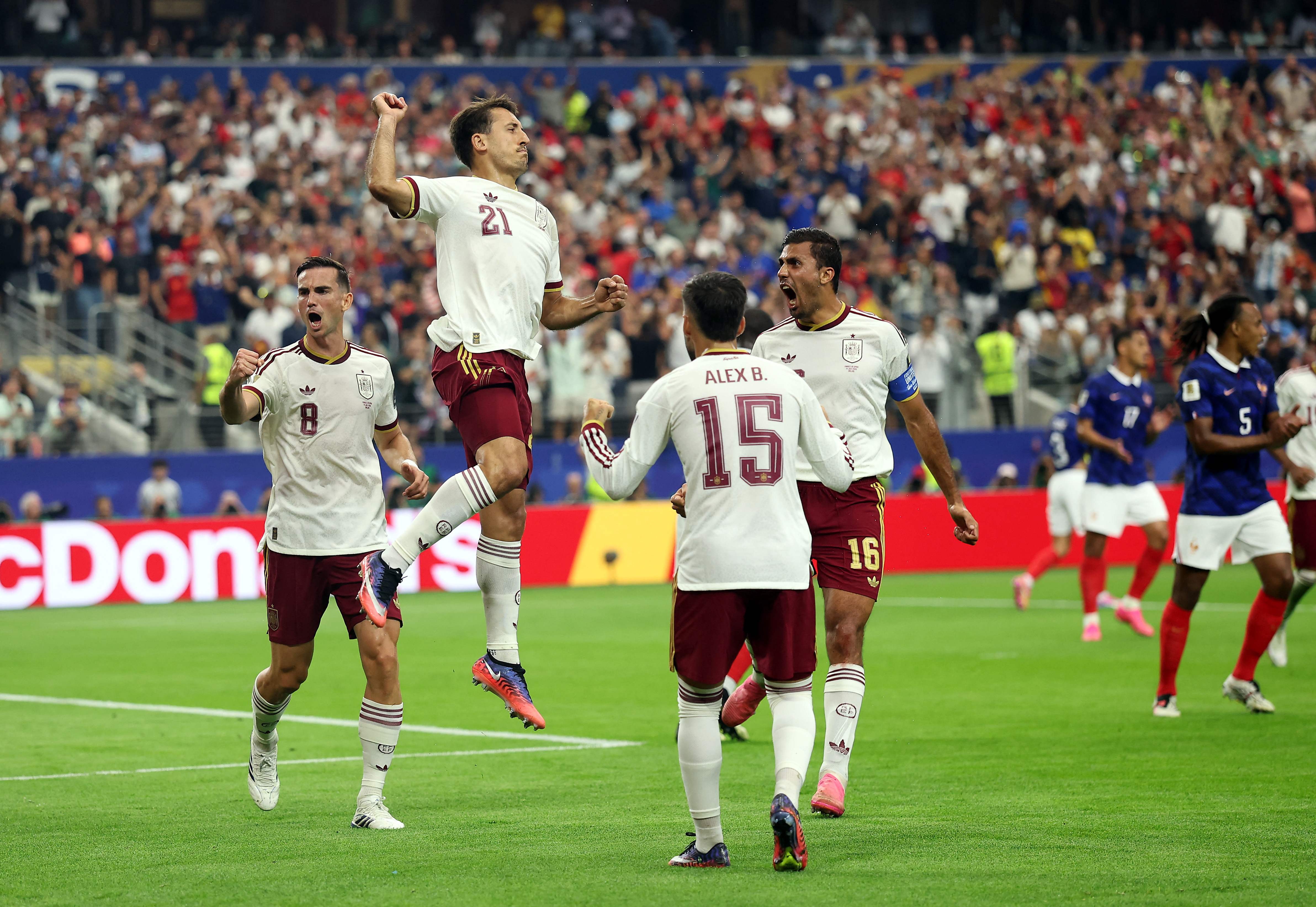 Espanha busca feito inédito de repetir dobradinha Euro-Copa