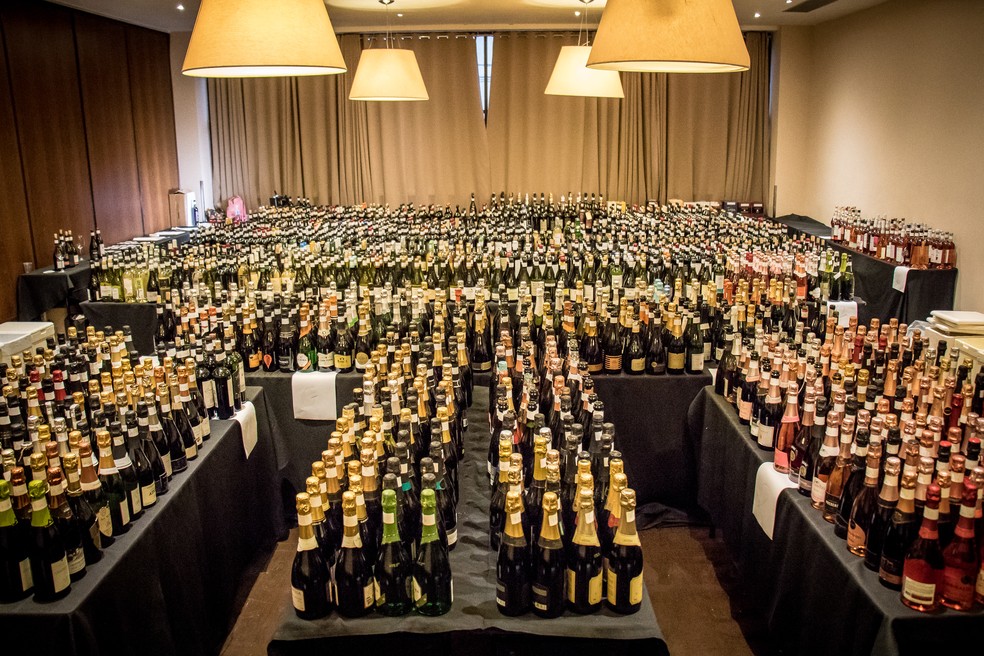 Rótulos que serão avaliados na Grande Prova de Vinhos do Brasil — Foto: Divulgação