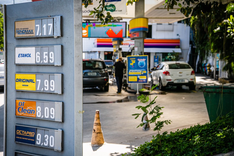 Variação no preço do combustível ao longo dos anos. Na foto, posto na Lagoa Rodrigo de Freitas — Foto: Rebecca Alves / Agência O Globo