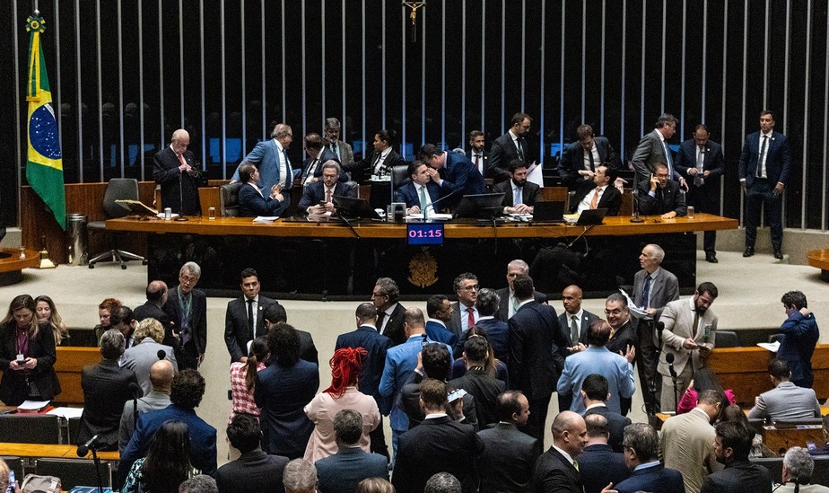 Antes da janela partidária, mudanças de sigla esvaziam o PL e engordam o  Centrão