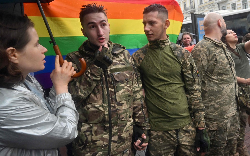 Kiev realiza primeira marcha do Orgulho LGBTQI+ desde a invasão russa à ...
